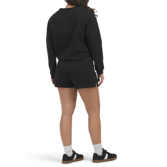 𝐉𝐮𝐢𝐜𝐲 𝐂𝐨𝐮𝐭𝐮𝐫𝐞 🫐 𝐁𝐥𝐚𝐜𝐤 𝐋𝐨𝐠𝐨 𝐒𝐰𝐞𝐚𝐭𝐬𝐡𝐢𝐫𝐭 𝐒𝐡𝐨𝐫𝐭𝐬 2-Piece 𝐒𝐞𝐭 𝐍𝐰𝐭 - Picture 8 of 9